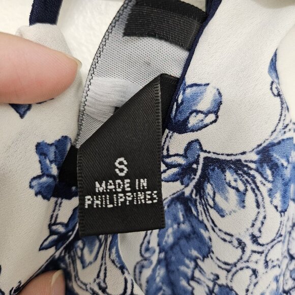 IZ Byer Blouse Women's White Blue Geometric V-Neck Sleeveless Tank Top Size S - Picture 5 of 12